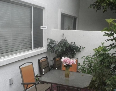 18555 Collins Street - Photo Thumbnail 21