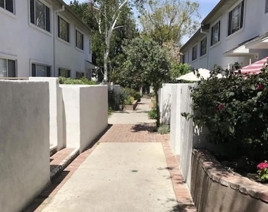 18555 Collins Street - Photo Thumbnail 2