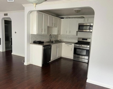 18555 Collins Street - Photo Thumbnail 24