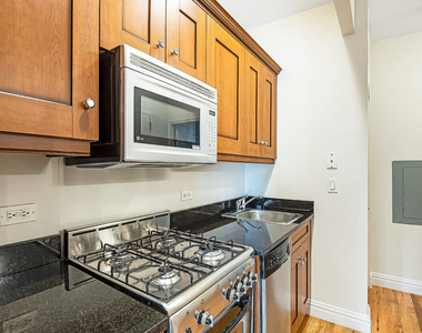 437 West 54th Street - Photo Thumbnail 3