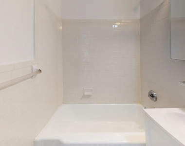 Cozy 2 bedroom East 38st Street - Photo Thumbnail 4