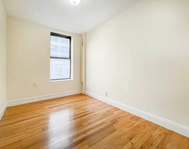 Untraditional railroad 2bed room apartment 516 East 80th Street - Photo Thumbnail 2