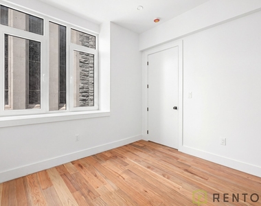 433 Sackett Street - Photo Thumbnail 7