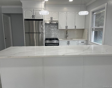 137 Pacific Boulevard - Photo Thumbnail 3