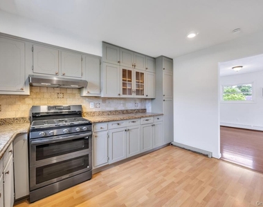 405 Massapequa Avenue - Photo Thumbnail 5