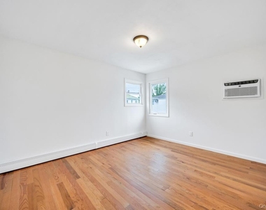 405 Massapequa Avenue - Photo Thumbnail 15