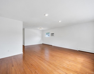 405 Massapequa Avenue - Photo Thumbnail 13