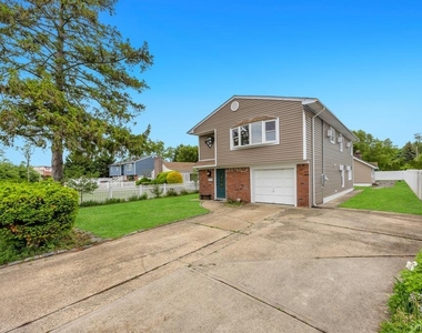 405 Massapequa Avenue - Photo Thumbnail 1