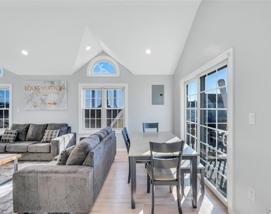 68 Brookline Avenue - Photo Thumbnail 1