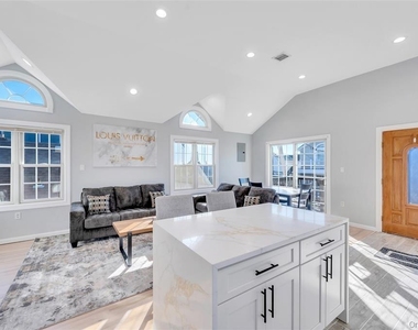 68 Brookline Avenue - Photo Thumbnail 10