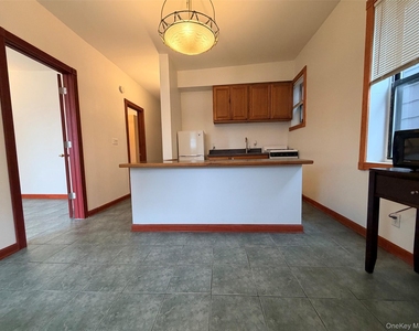 90 Main Street - Photo Thumbnail 3