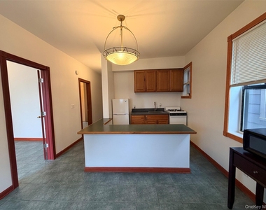 90 Main Street - Photo Thumbnail 9