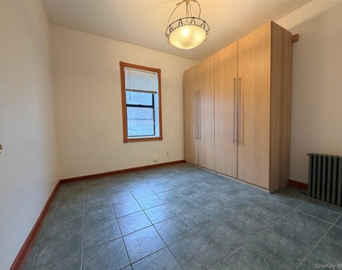 90 Main Street - Photo Thumbnail 5
