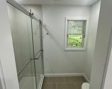 405 Saltaire Way - Photo Thumbnail 8