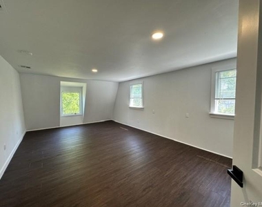 405 Saltaire Way - Photo Thumbnail 13