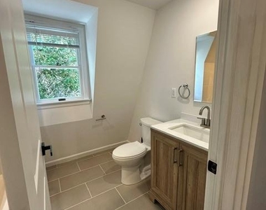 405 Saltaire Way - Photo Thumbnail 15