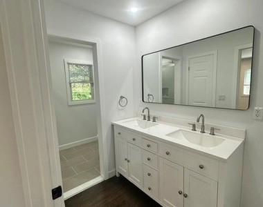 405 Saltaire Way - Photo Thumbnail 7
