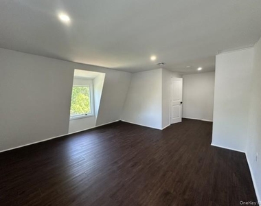 405 Saltaire Way - Photo Thumbnail 10
