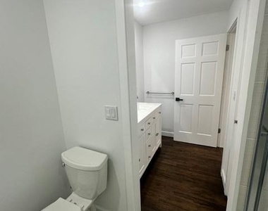 405 Saltaire Way - Photo Thumbnail 6