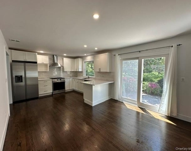 405 Saltaire Way - Photo Thumbnail 3