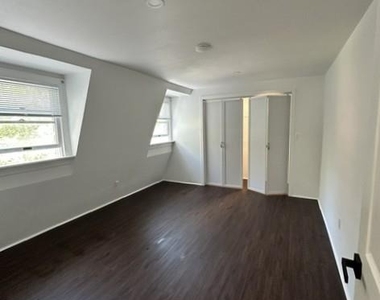 405 Saltaire Way - Photo Thumbnail 12
