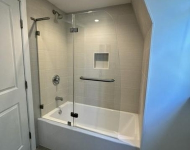 405 Saltaire Way - Photo Thumbnail 16