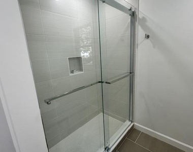 405 Saltaire Way - Photo Thumbnail 9