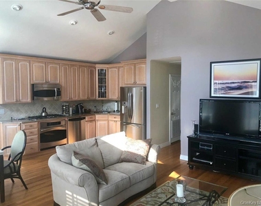 188 Daytona Street - Photo Thumbnail 3