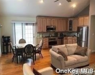 188 Daytona Street - Photo Thumbnail 4