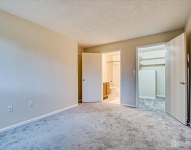 211 Ravens Crest Drive - Photo Thumbnail 11