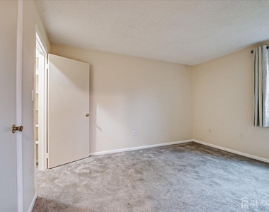 211 Ravens Crest Drive - Photo Thumbnail 9