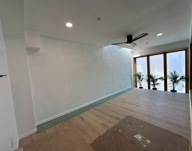 132 Dwight Street - Photo Thumbnail 2