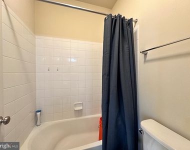22611 Windsor Locks Square - Photo Thumbnail 22