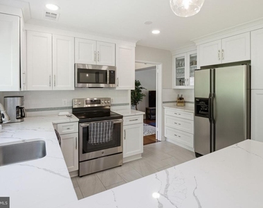 1509 Farsta Court - Photo Thumbnail 4
