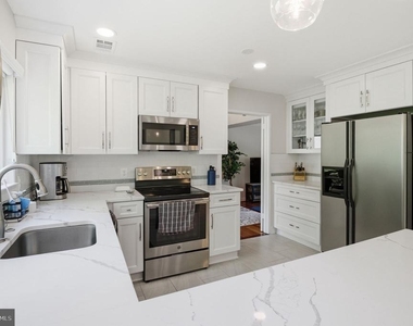 1509 Farsta Court - Photo Thumbnail 8