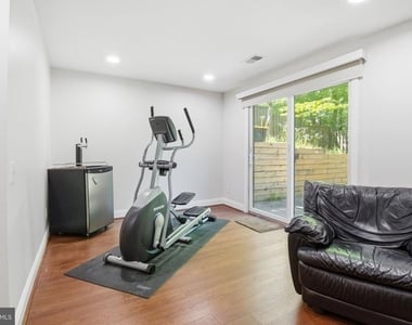 1509 Farsta Court - Photo Thumbnail 26