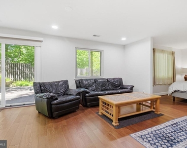 1509 Farsta Court - Photo Thumbnail 23