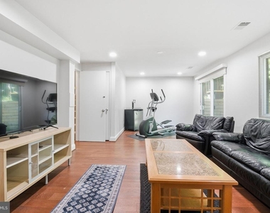 1509 Farsta Court - Photo Thumbnail 24