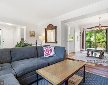 1509 Farsta Court - Photo Thumbnail 14