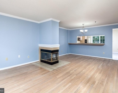 3040 S Glebe Road S - Photo Thumbnail 3