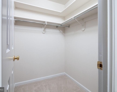 3040 S Glebe Road S - Photo Thumbnail 27
