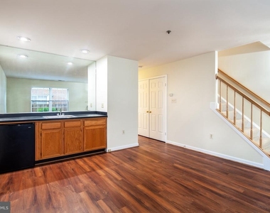 3040 S Glebe Road S - Photo Thumbnail 2