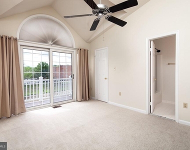 3040 S Glebe Road S - Photo Thumbnail 12