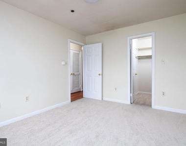 3040 S Glebe Road S - Photo Thumbnail 26