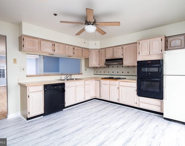 3040 S Glebe Road S - Photo Thumbnail 6