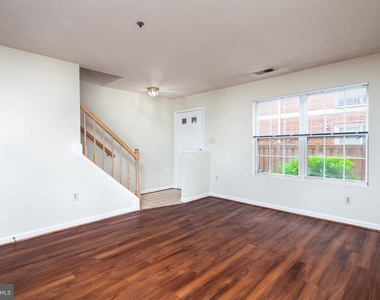 3040 S Glebe Road S - Photo Thumbnail 1