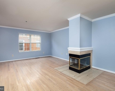 3040 S Glebe Road S - Photo Thumbnail 4