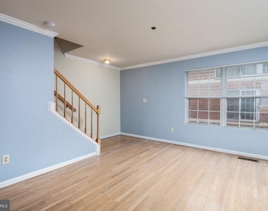 3040 S Glebe Road S - Photo Thumbnail 10