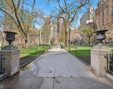 1810 Rittenhouse Square - Photo Thumbnail 24