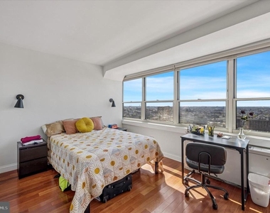 1810 Rittenhouse Square - Photo Thumbnail 14